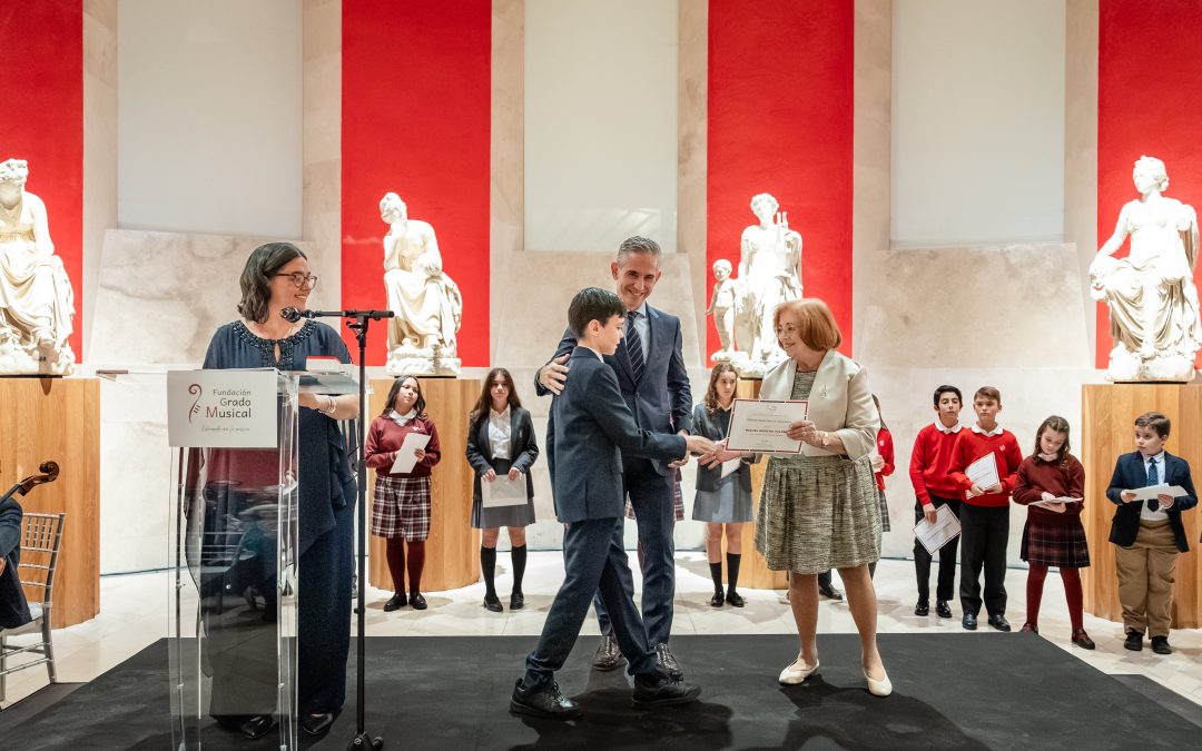 NUESTRA AUTORA, MARÍA AGUSTINA PERANDONES ENTREGA, UN AÑO MÁS, LOS PREMIOS GRADO MUSICAL EXCELENCIA A LOS ALUMNOS GALARDONADOS EN EL MUSEO DEL PRADO